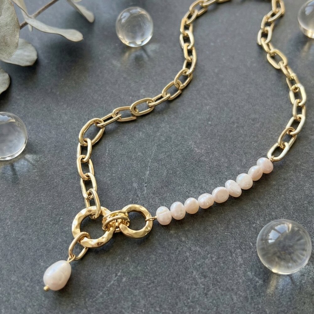 18K Gold Paperclip Chain Freshwater Pearl Asymmetrical Necklace Modern Old Money - Picture 9 of 10